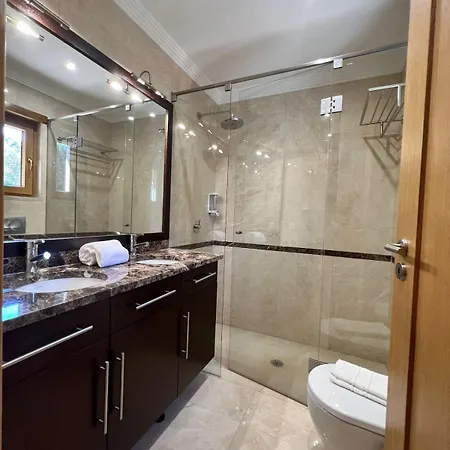 Light House Luxury אלבופיירה